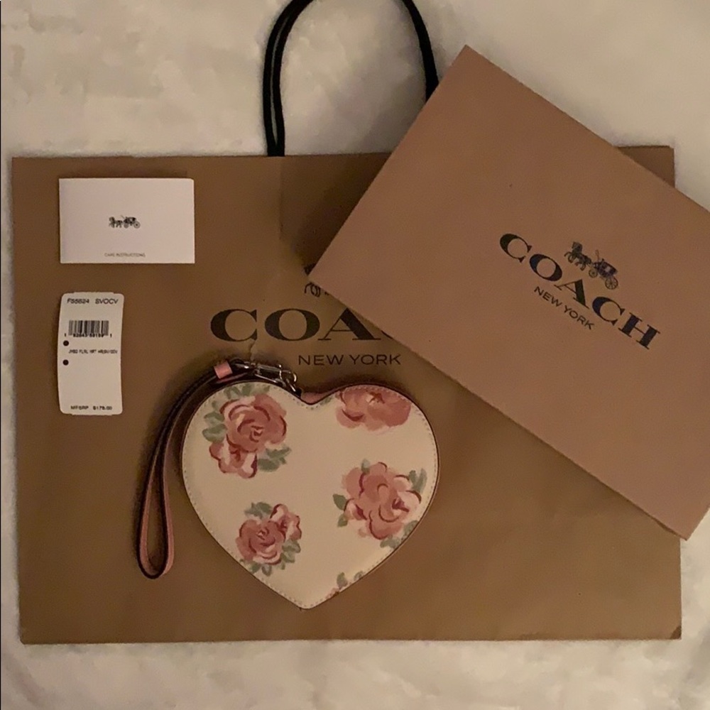 LAST ONE🎉HP🥳 COACH Jumbo Heart Shaped Wristlet - Picture 7 of 8
